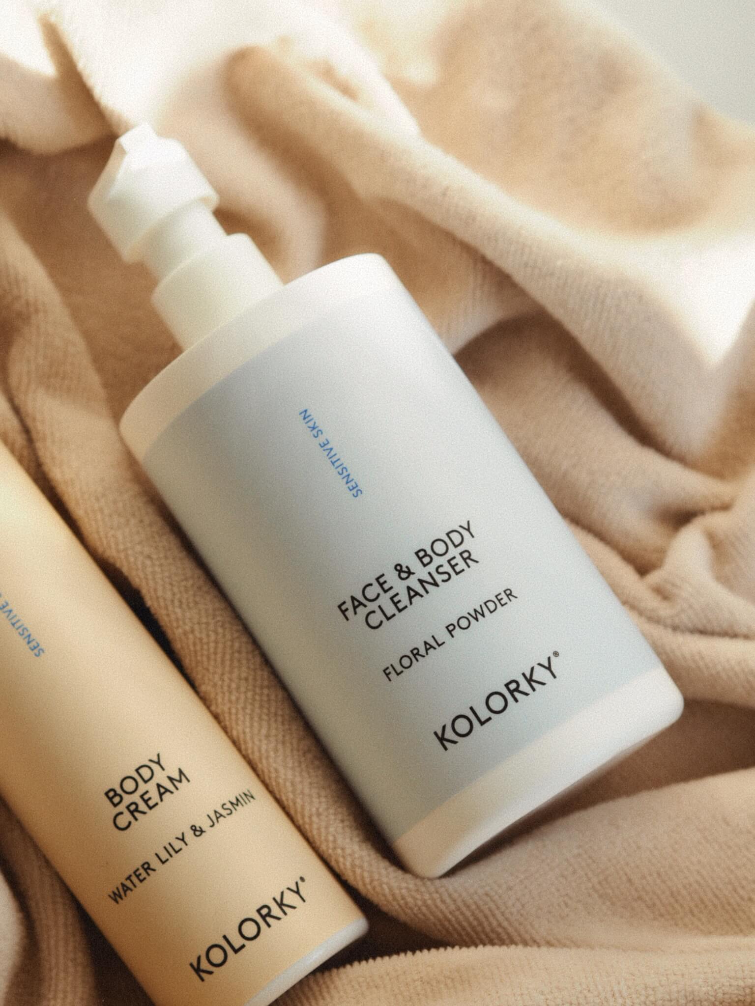 Čistiaci prípravok na tvár a telo Sensitive, kvetinový prášok, 290 ml