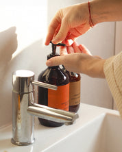 KRÉM NA RUKY, drevitý jantár a koža, 270 ml